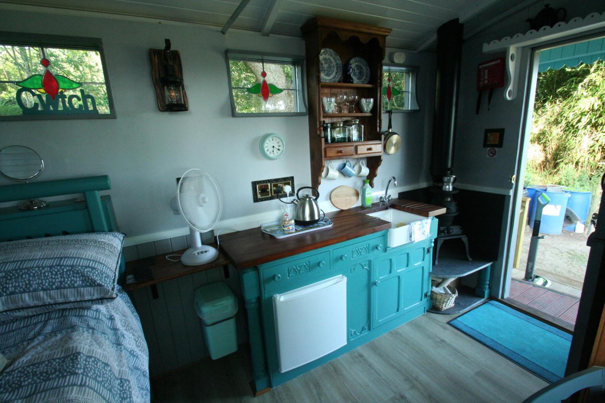 Bronllys Farm Coastal Self-Catering Apartment Llanelli Bilik gambar